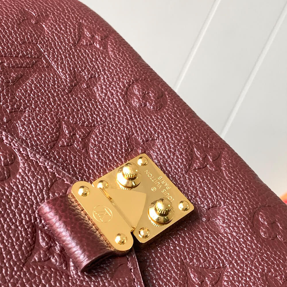 LV Pochette Metis