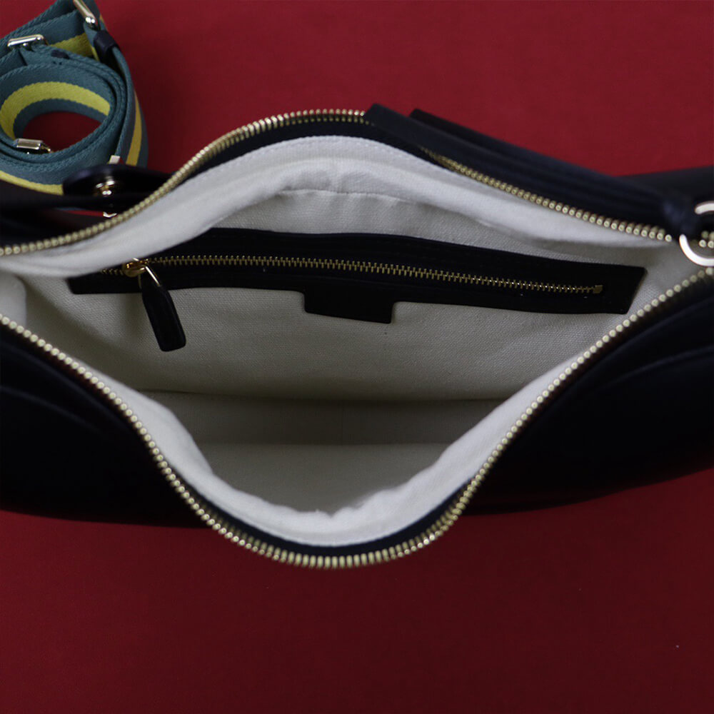 G*u*i attache large shoulder bag