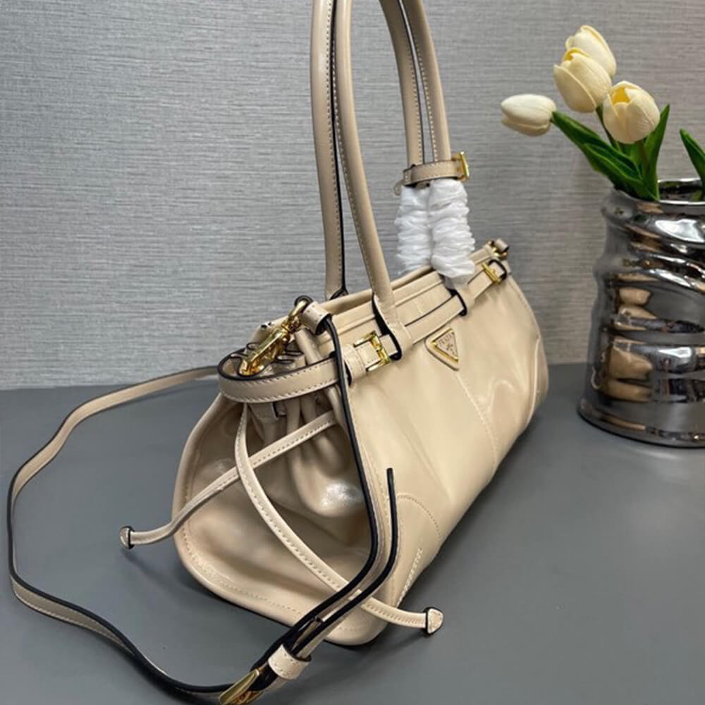 Pra*a medium leather handbag(high-end grade)