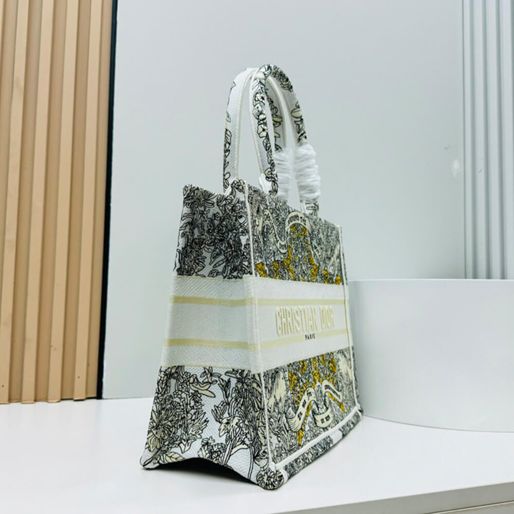 medium D*or book tote