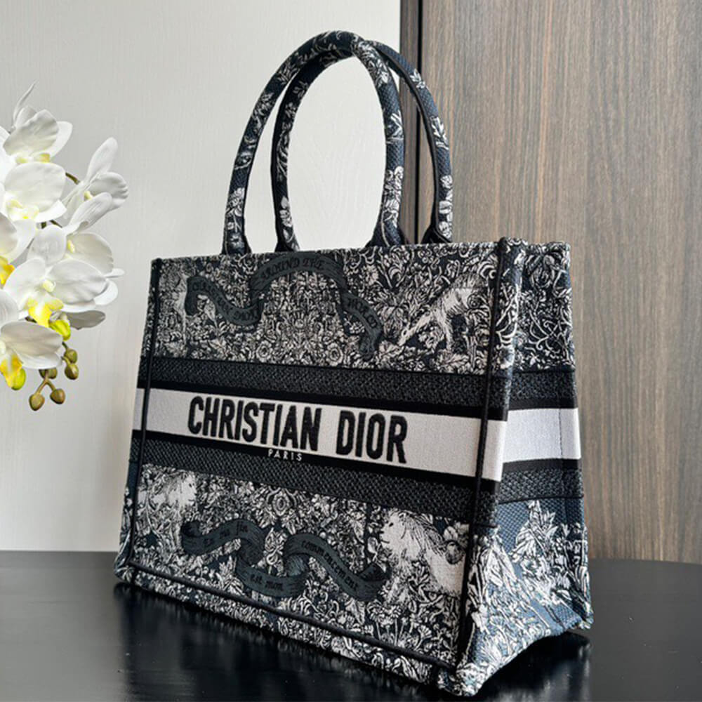 medium D*or book tote