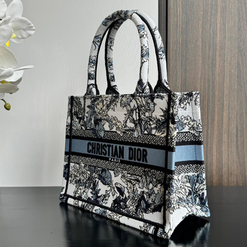 small D*or book tote