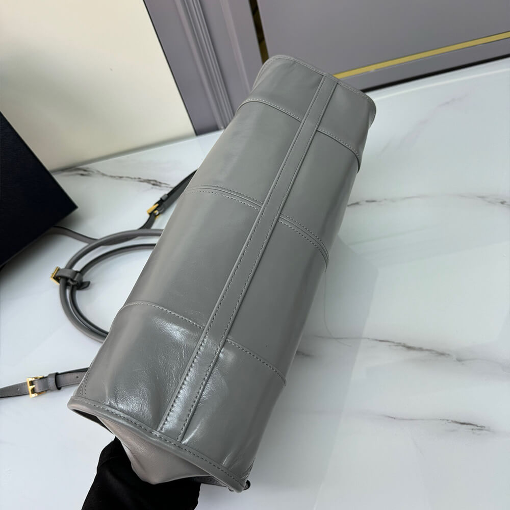 Pra*a large leather handbag(high-end grade)