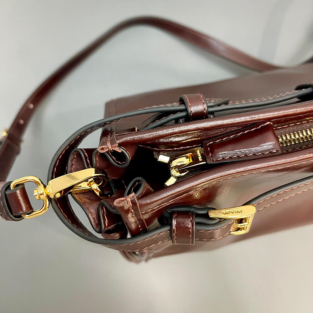 Pra*a large leather handbag(high-end grade)
