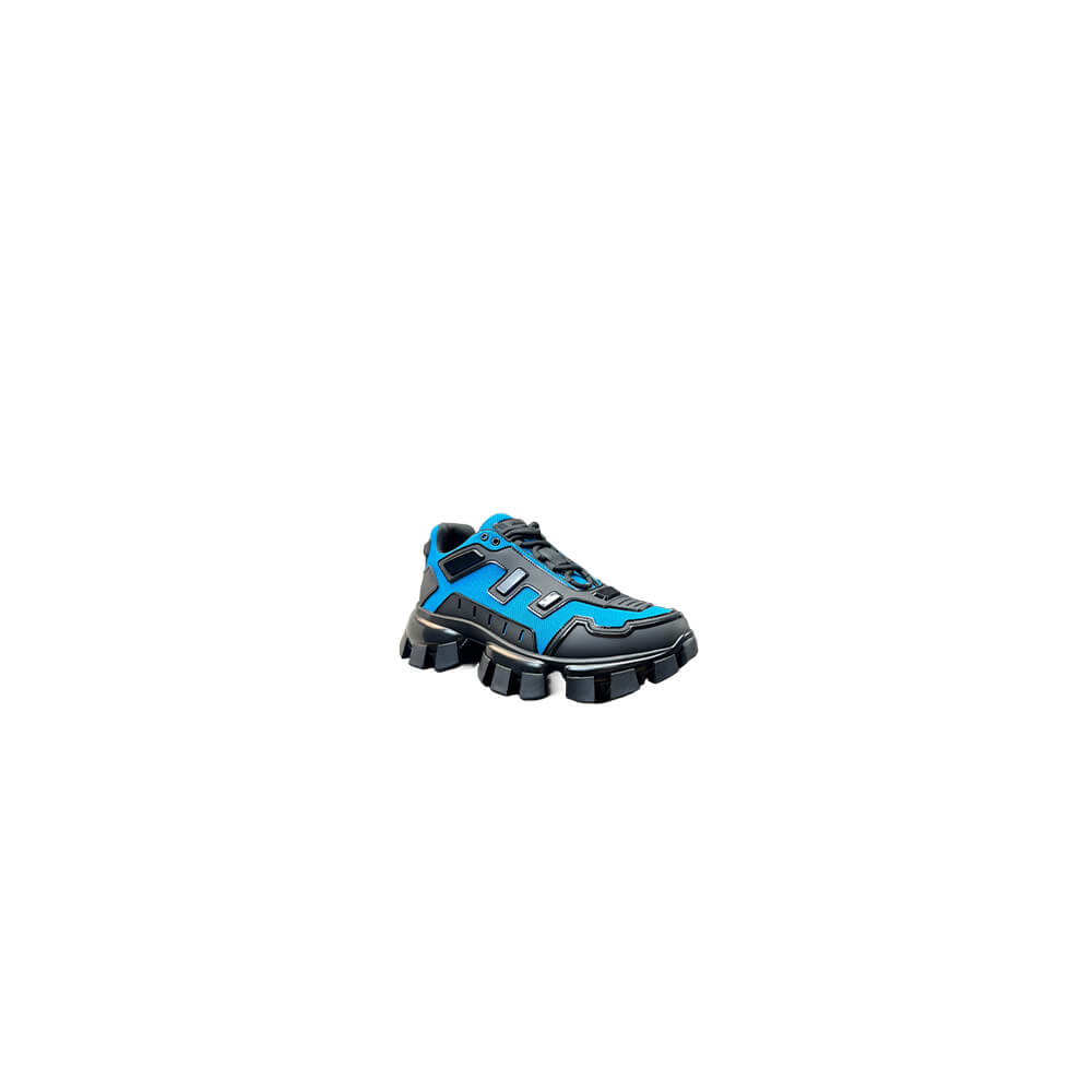 Thick-soled sneakers