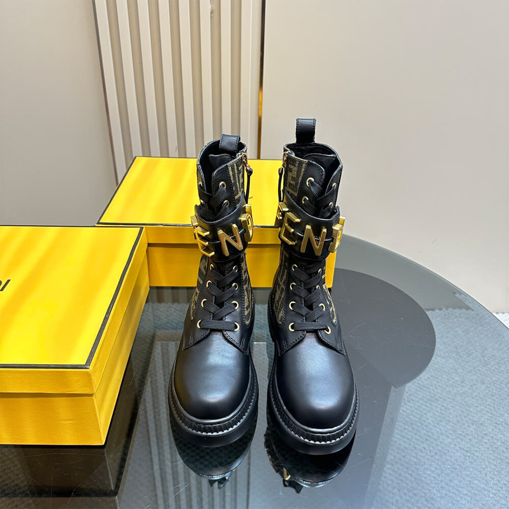 F**di F**digraphy logo-plaque leather boots