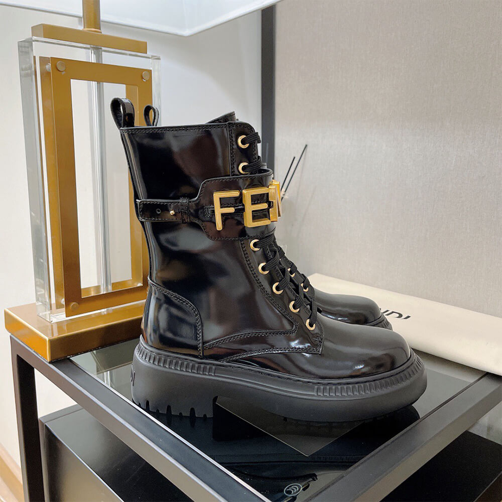 F**di F**digraphy logo-plaque leather boots