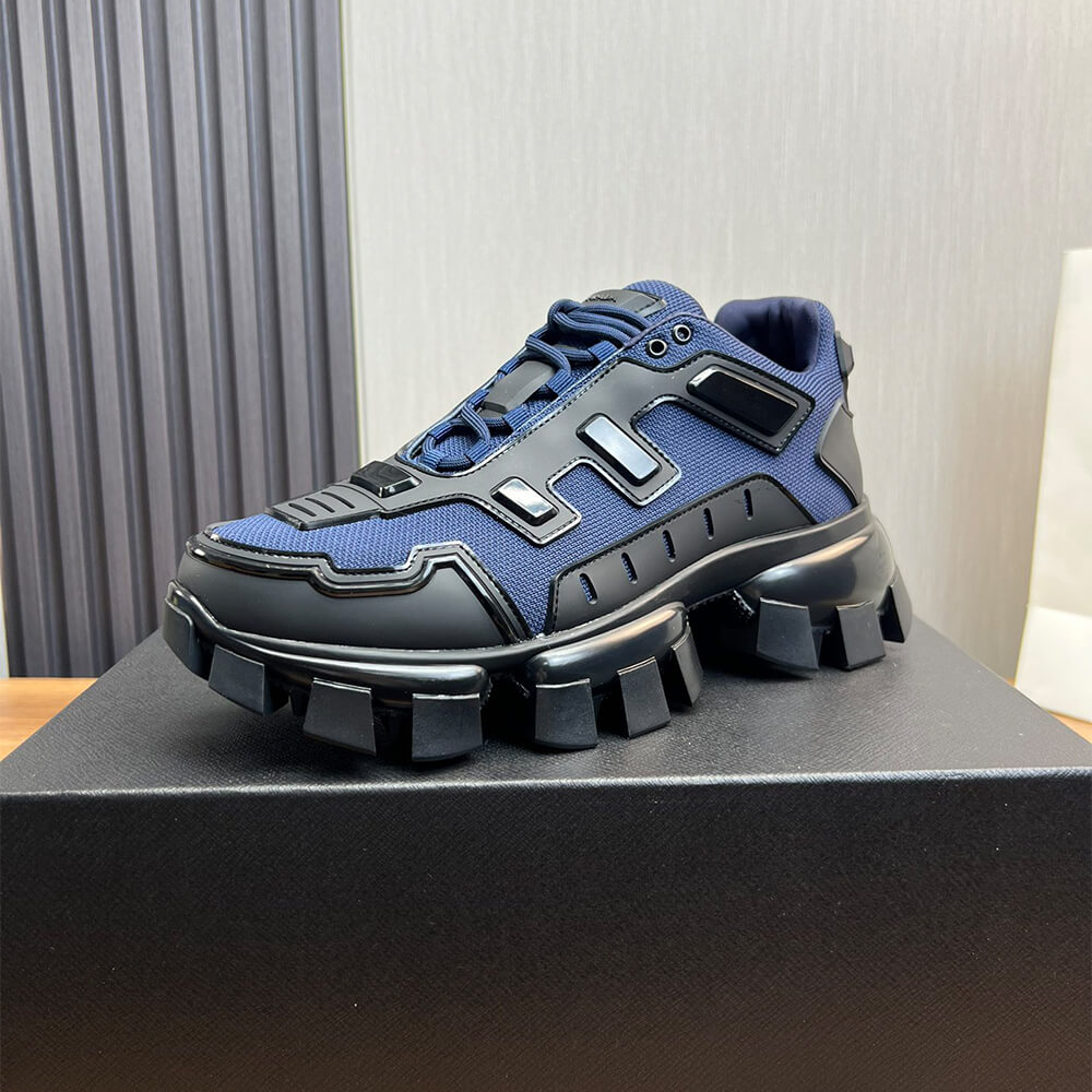 Thick-soled sneakers
