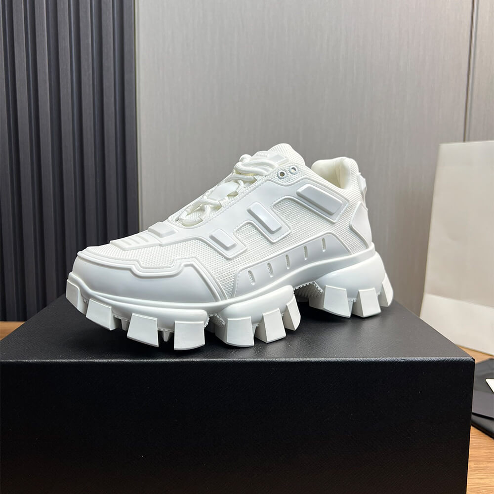 Thick-soled sneakers